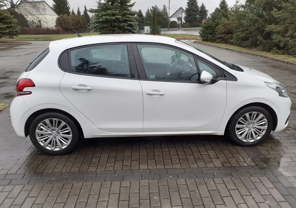 Peugeot 208 cena 31600 przebieg: 80806, rok produkcji 2015 z Tarnów małe 106